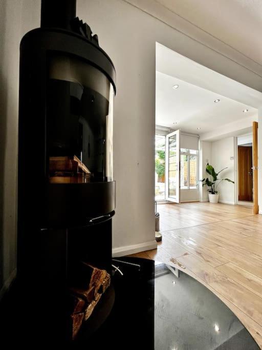 Willa Entire Modern House In Tamworth - 2 Double Beds + Free Parking Zewnętrze zdjęcie