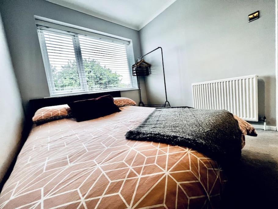 Willa Entire Modern House In Tamworth - 2 Double Beds + Free Parking Zewnętrze zdjęcie