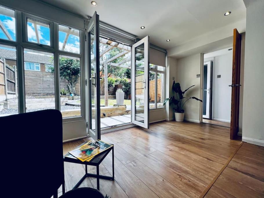 Willa Entire Modern House In Tamworth - 2 Double Beds + Free Parking Zewnętrze zdjęcie