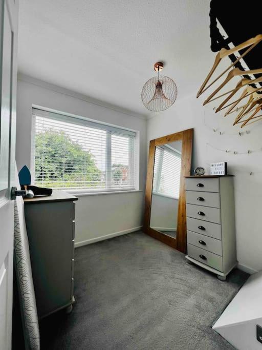 Willa Entire Modern House In Tamworth - 2 Double Beds + Free Parking Zewnętrze zdjęcie