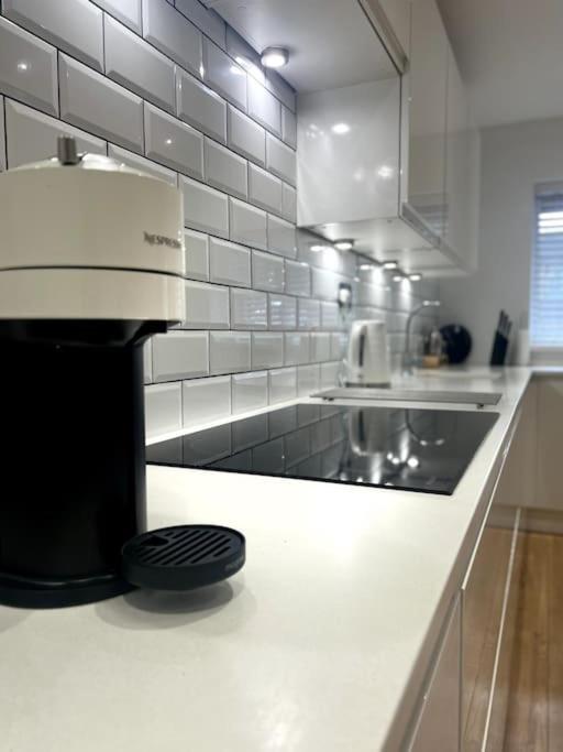 Willa Entire Modern House In Tamworth - 2 Double Beds + Free Parking Zewnętrze zdjęcie